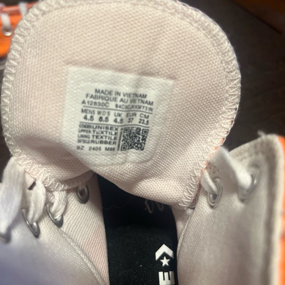 *NEW* Women/Kids
ConverSe Orange High-Top Sneakers - Picture 3 of 4